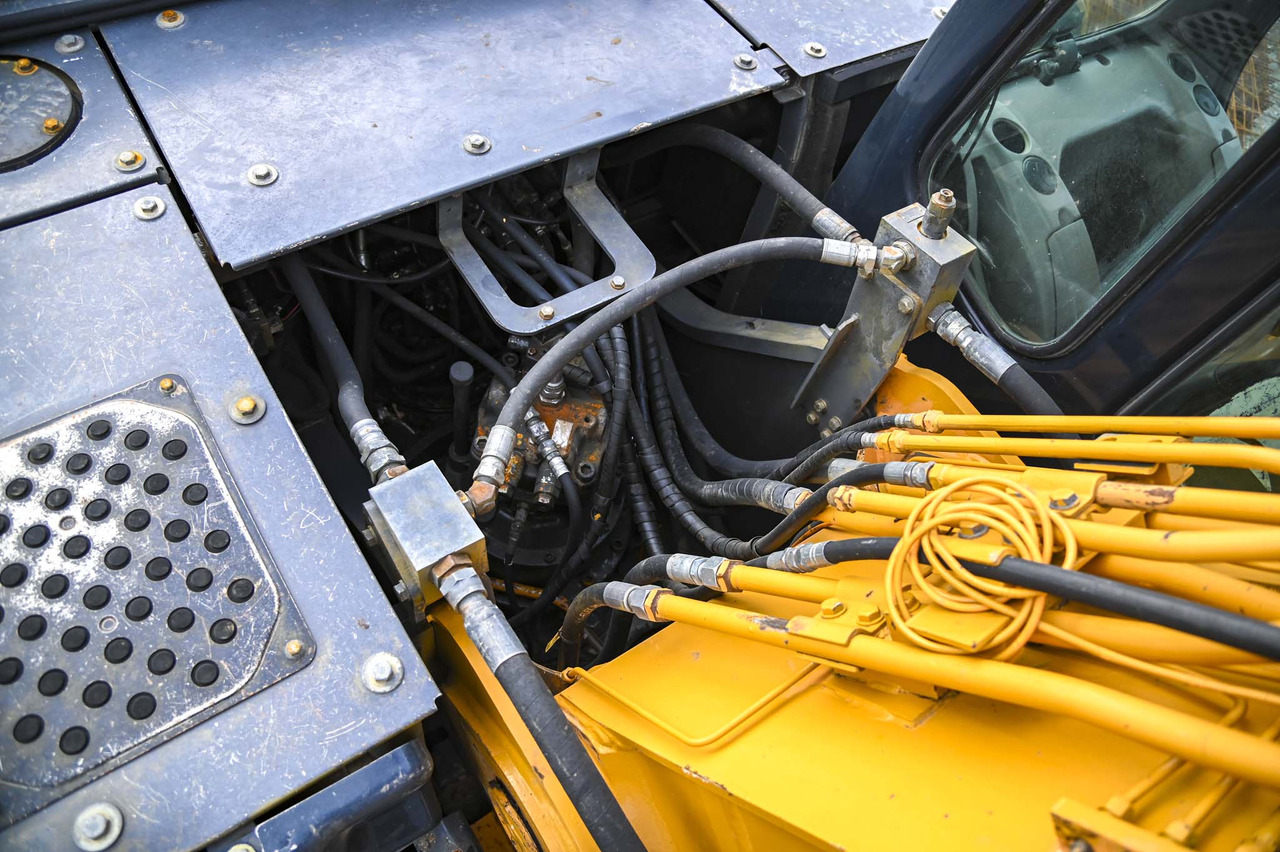 Pelle sur chenille CASE CX240B: photos 42