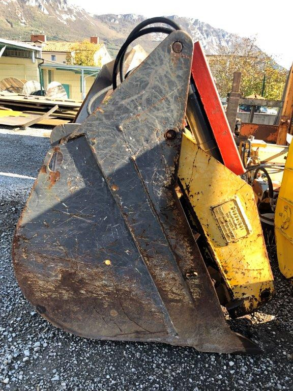 Front loader bucket with closure 2300 mm Volvo - Godet pour chargeur pour Chargeuse sur pneus: photos 3 Front loader bucket with closure 2300 mm Volvo - Godet pour chargeur pour Chargeuse sur pneus: photos 3