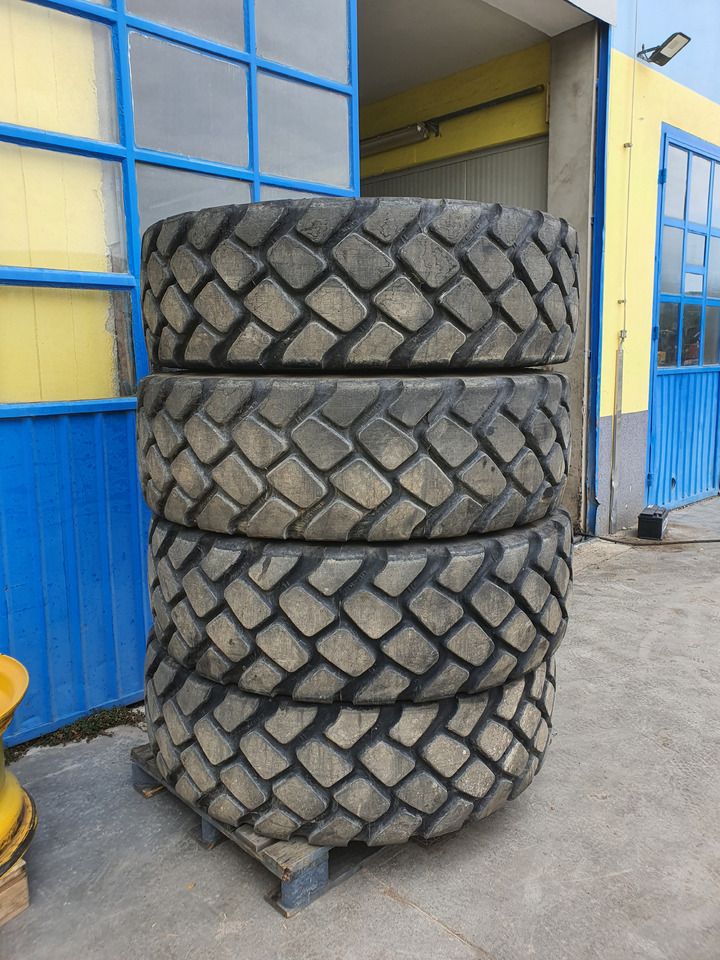 GOODYEAR GP-3E 17.5R25 - Pneu pour Chargeuse sur pneus: photos 1 GOODYEAR GP-3E 17.5R25 - Pneu pour Chargeuse sur pneus: photos 1