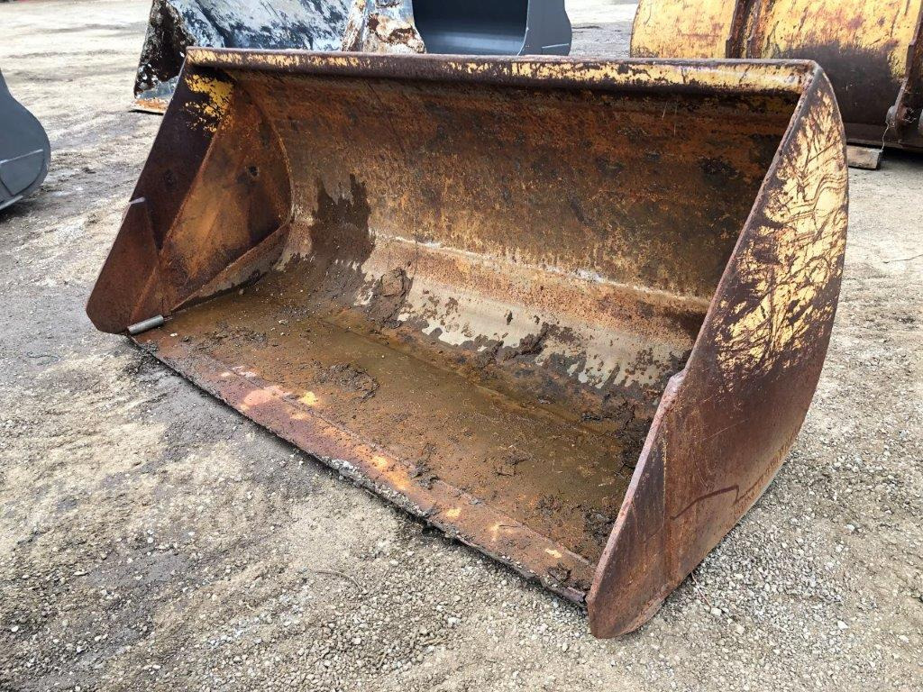 Loader bucket 2350 mm for Volvo BM4600 - Godet pour chargeur: photos 2 Loader bucket 2350 mm for Volvo BM4600 - Godet pour chargeur: photos 2