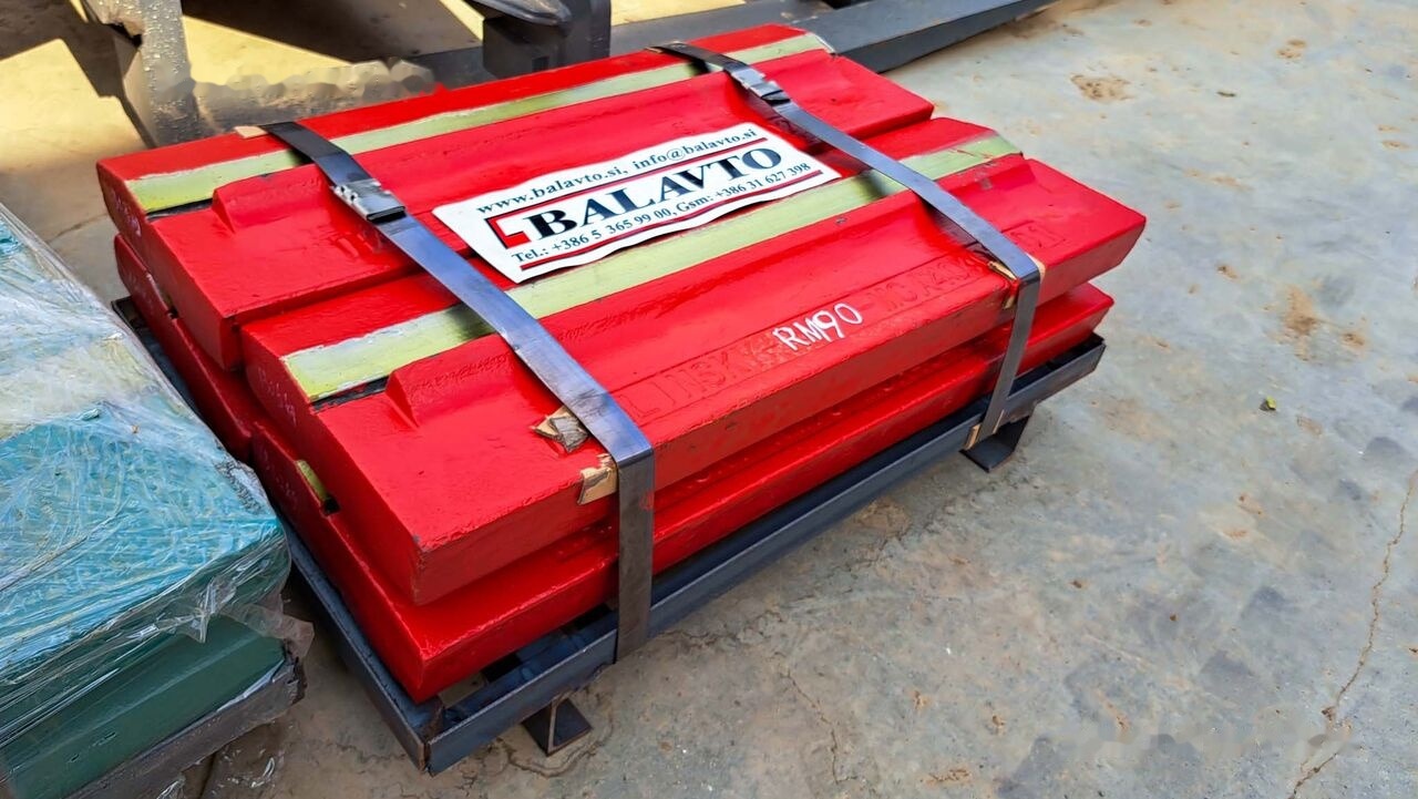 Crédit-bail de  Blow bar Rubble Master RM90 for crusher Blow bar Rubble Master RM90 for crusher: photos 7
