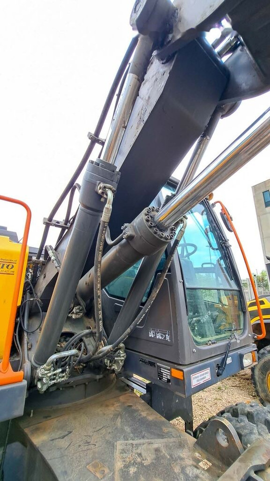 Volvo boom cylinder 14687689 Volvo EWR150E, EWR170E - Pièces de rechange pour Pelle: photos 2 Volvo boom cylinder 14687689 Volvo EWR150E, EWR170E - Pièces de rechange pour Pelle: photos 2