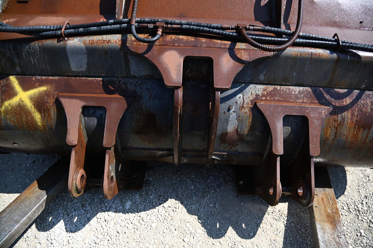 TREVI BENNE loader bucket 2500 mm - Godet pour chargeur: photos 5 TREVI BENNE loader bucket 2500 mm - Godet pour chargeur: photos 5