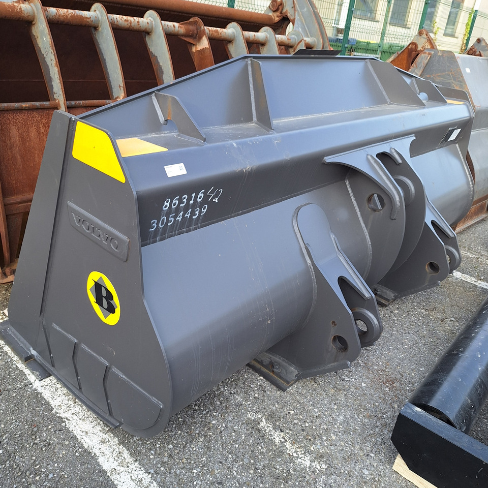 VOLVO 2880 mm for 18-22 ton wheel loaders - Godet pour chargeur pour Engins de chantier: photos 3 VOLVO 2880 mm for 18-22 ton wheel loaders - Godet pour chargeur pour Engins de chantier: photos 3