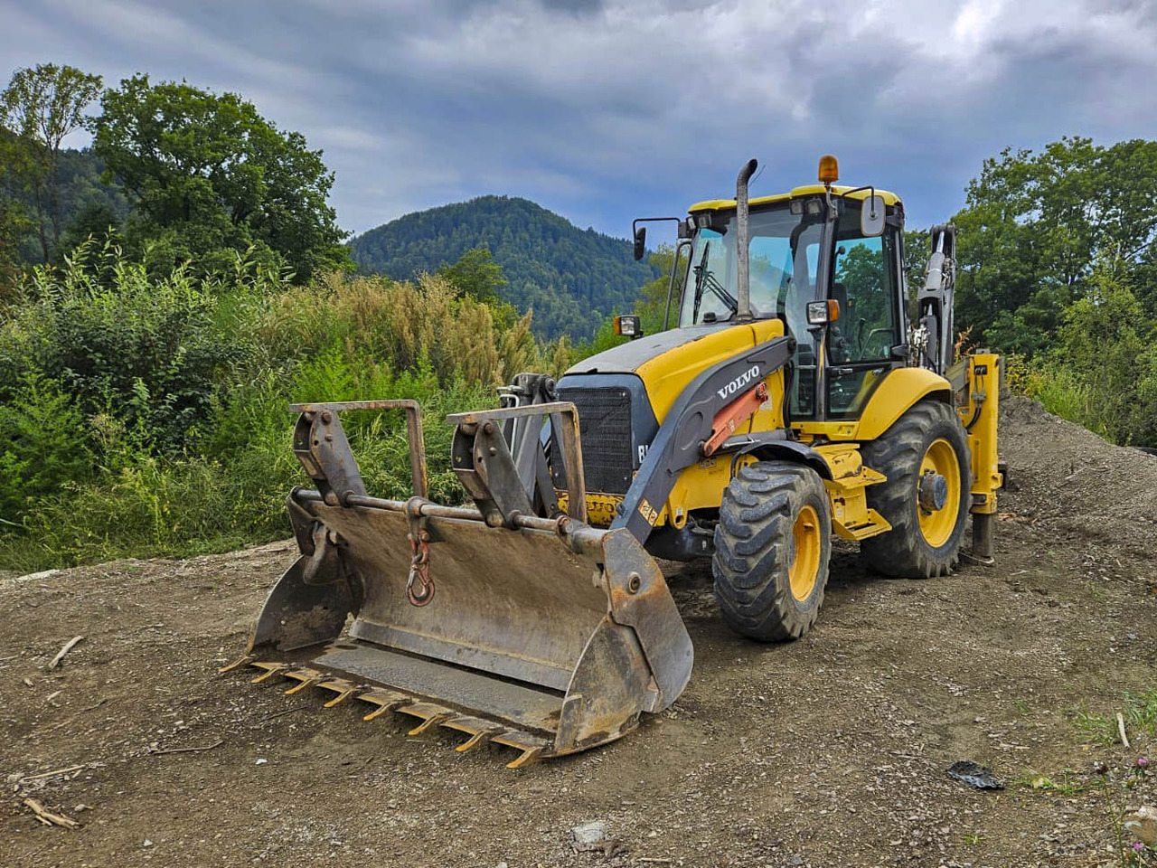 VOLVO BL71 - Tractopelle: photos 1 VOLVO BL71 - Tractopelle: photos 1