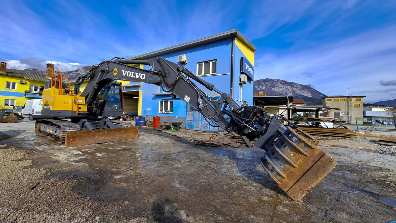 VOLVO ECR235EL - Pelle sur chenille: photos 3 VOLVO ECR235EL - Pelle sur chenille: photos 3