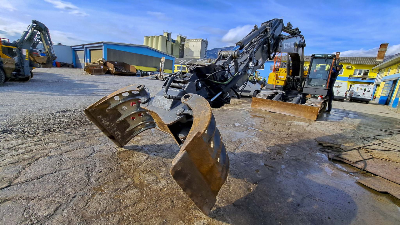 VOLVO ECR235EL - Pelle sur chenille: photos 2 VOLVO ECR235EL - Pelle sur chenille: photos 2