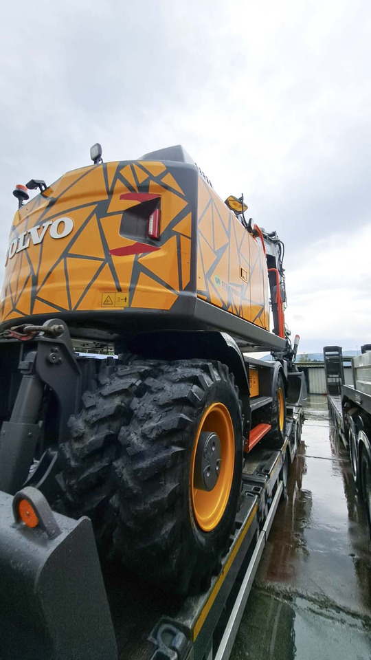 VOLVO EWR150E - Pelle sur pneus: photos 5 VOLVO EWR150E - Pelle sur pneus: photos 5