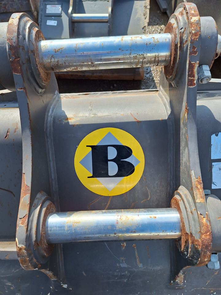 VOLVO digging bucket 1100 mm - Godet pour pelle: photos 3 VOLVO digging bucket 1100 mm - Godet pour pelle: photos 3