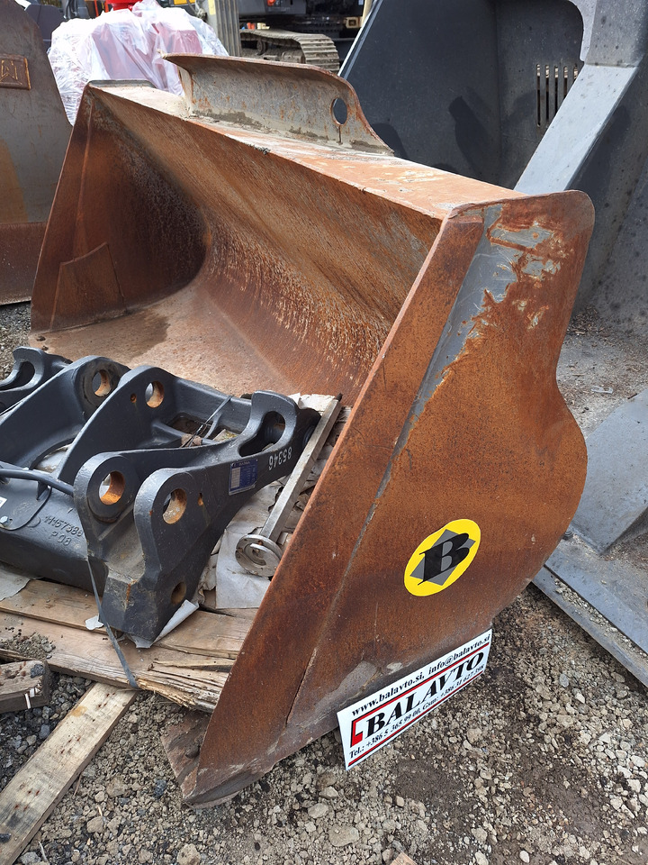Volvo 93812 loader bucket 2300 mm BOE - Godet pour chargeur: photos 1 Volvo 93812 loader bucket 2300 mm BOE - Godet pour chargeur: photos 1