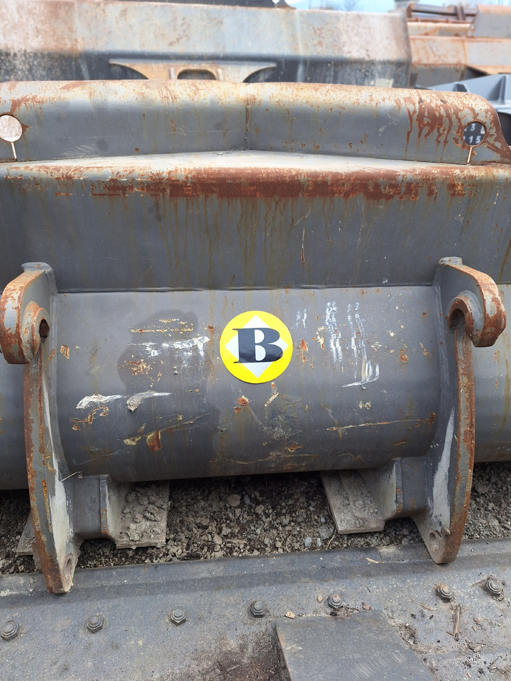 Volvo 93812 loader bucket 2300 mm BOE - Godet pour chargeur: photos 3 Volvo 93812 loader bucket 2300 mm BOE - Godet pour chargeur: photos 3