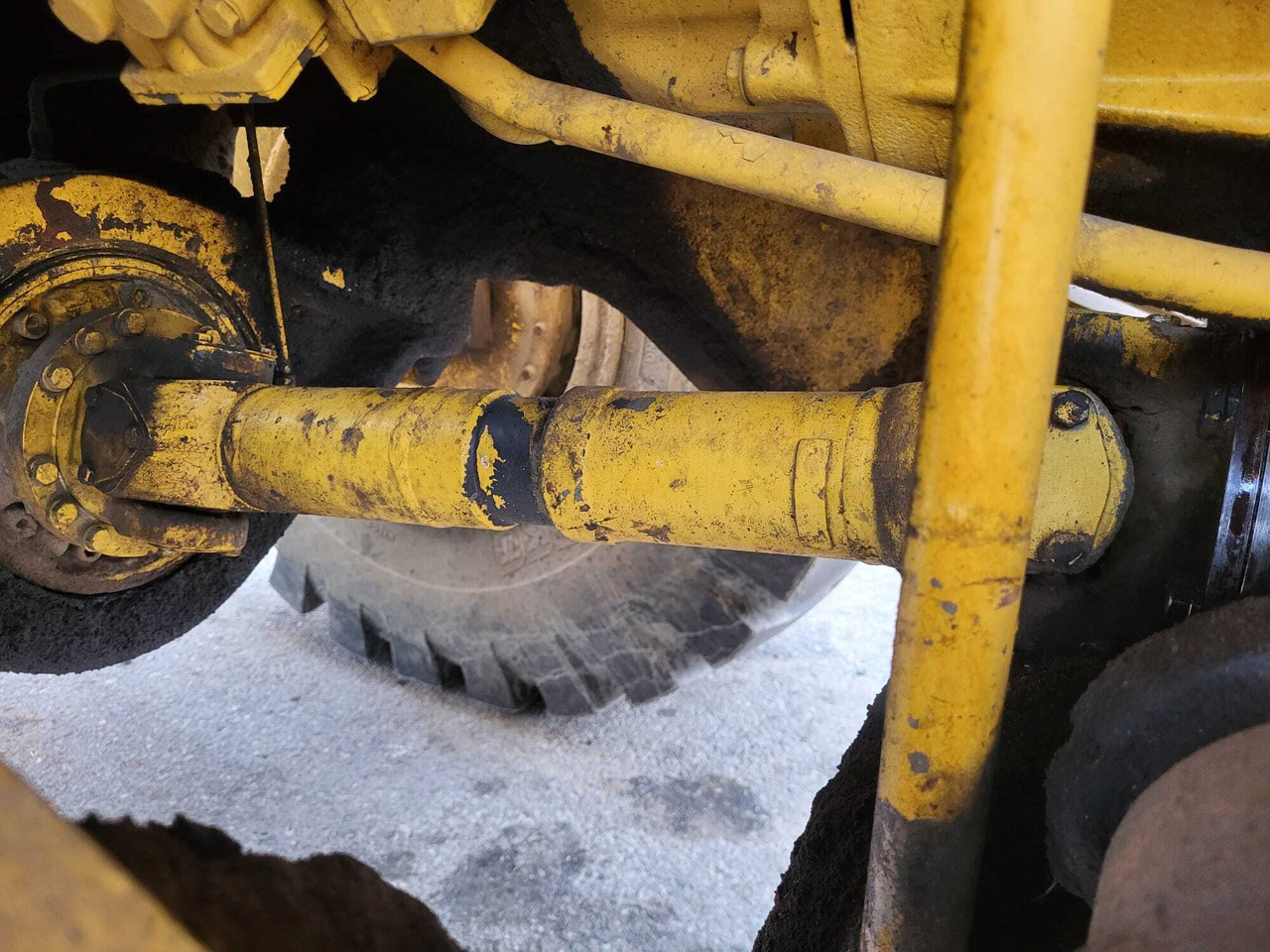 Volvo drive shaft - Demi arbre pour Chargeuse: photos 2 Volvo drive shaft - Demi arbre pour Chargeuse: photos 2