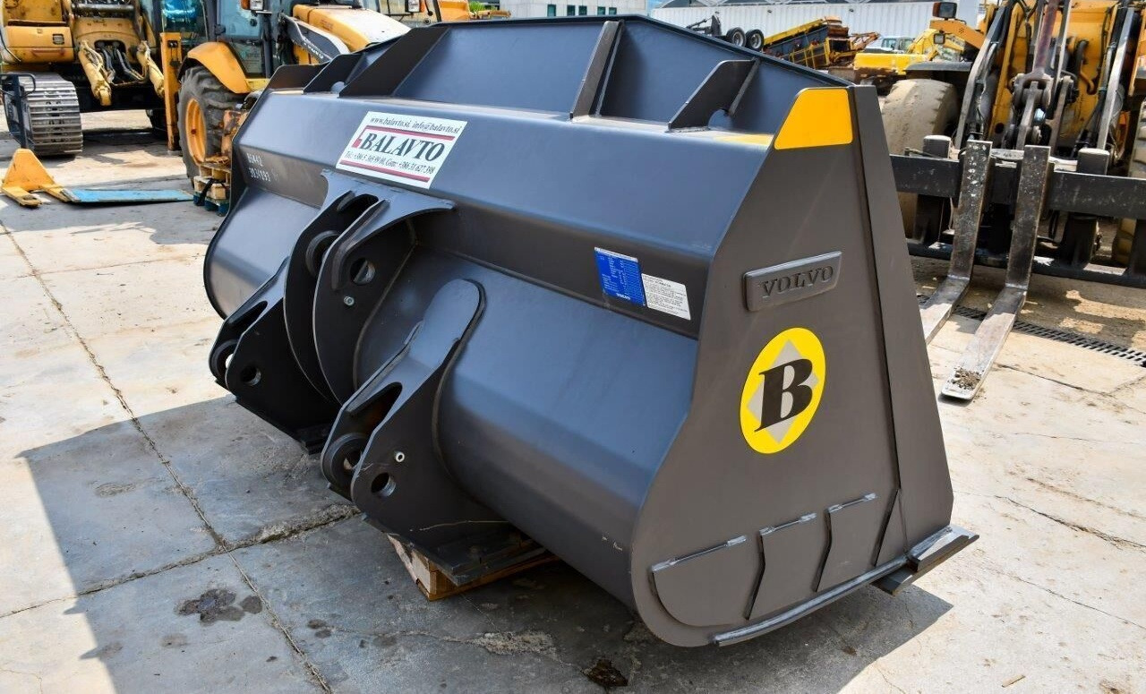 Volvo loader bucket 2800 mm for Volvo wheel loaders - Godet pour chargeur: photos 3 Volvo loader bucket 2800 mm for Volvo wheel loaders - Godet pour chargeur: photos 3