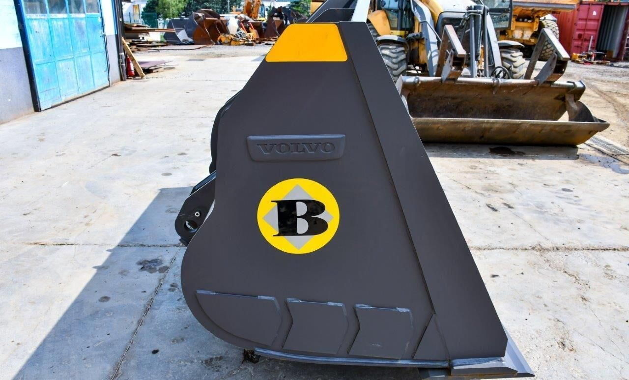 Volvo loader bucket 2800 mm for Volvo wheel loaders - Godet pour chargeur: photos 4 Volvo loader bucket 2800 mm for Volvo wheel loaders - Godet pour chargeur: photos 4