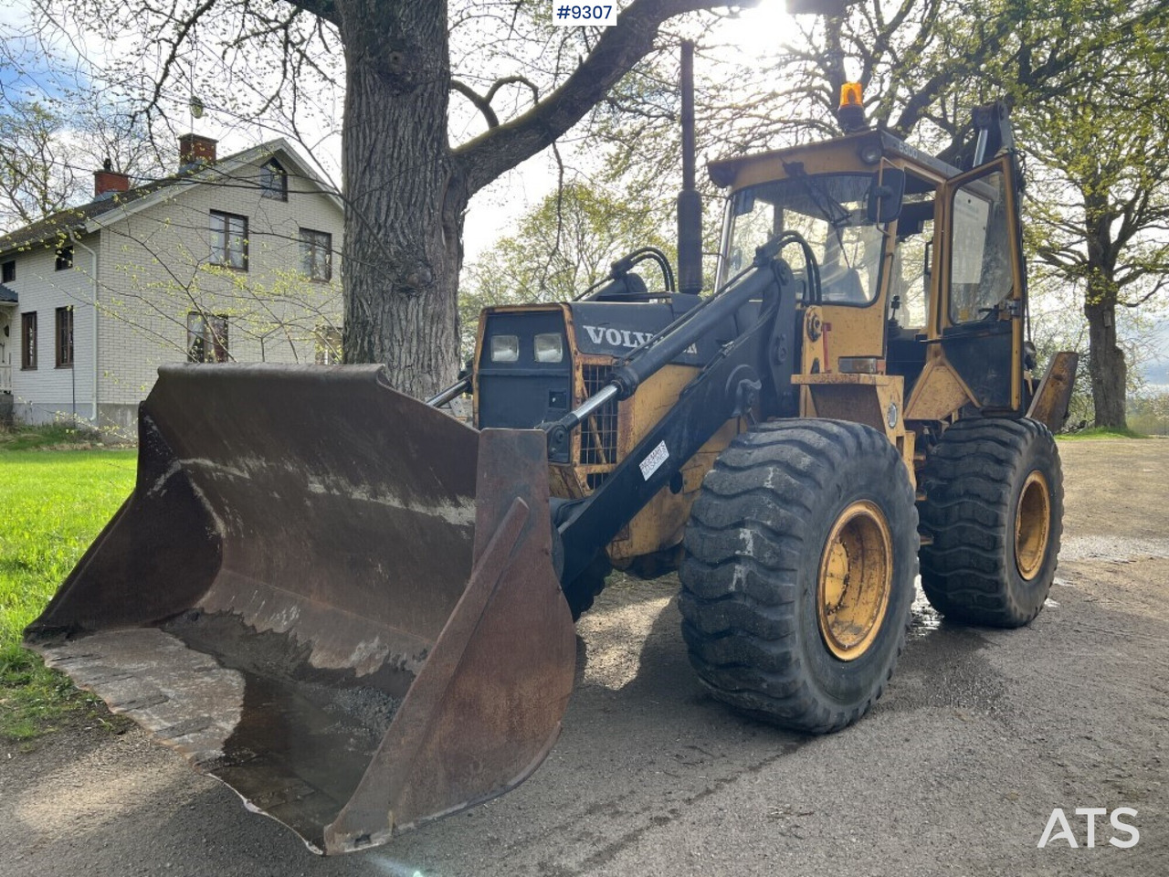 Backhoe loader VOLVO BM 6300 - Tractopelle: photos 1 Backhoe loader VOLVO BM 6300 - Tractopelle: photos 1