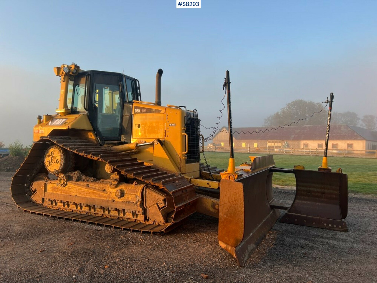 CAT CRAWLER DOZER D6N LGP with Icon gps80 Leica digging system (SEE VIDEO) - Bulldozer: photos 1 CAT CRAWLER DOZER D6N LGP with Icon gps80 Leica digging system (SEE VIDEO) - Bulldozer: photos 1