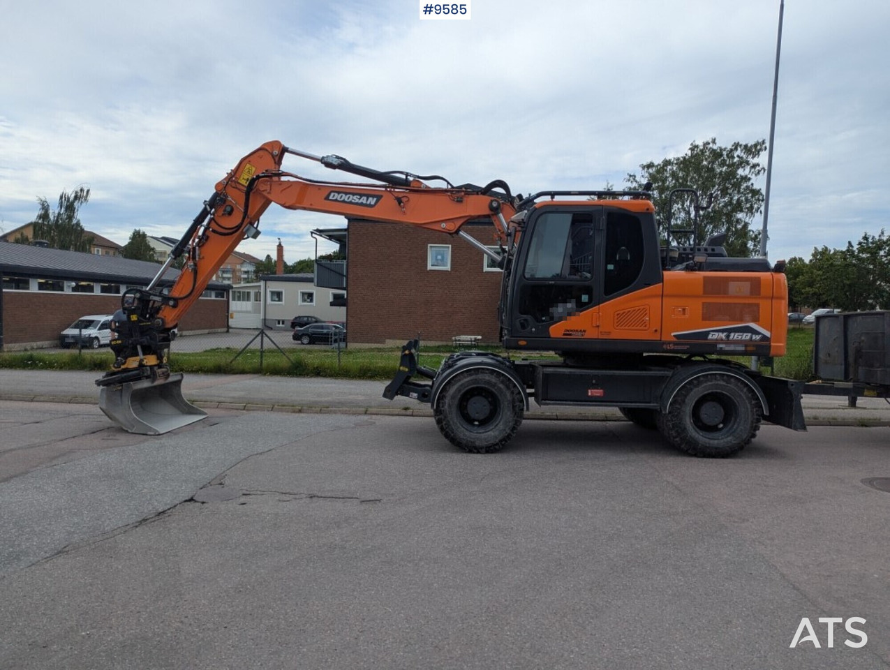 Excavator Doosan DX160W-7 with tipper (SEE VIDEO) - Pelle sur pneus: photos 2 Excavator Doosan DX160W-7 with tipper (SEE VIDEO) - Pelle sur pneus: photos 2