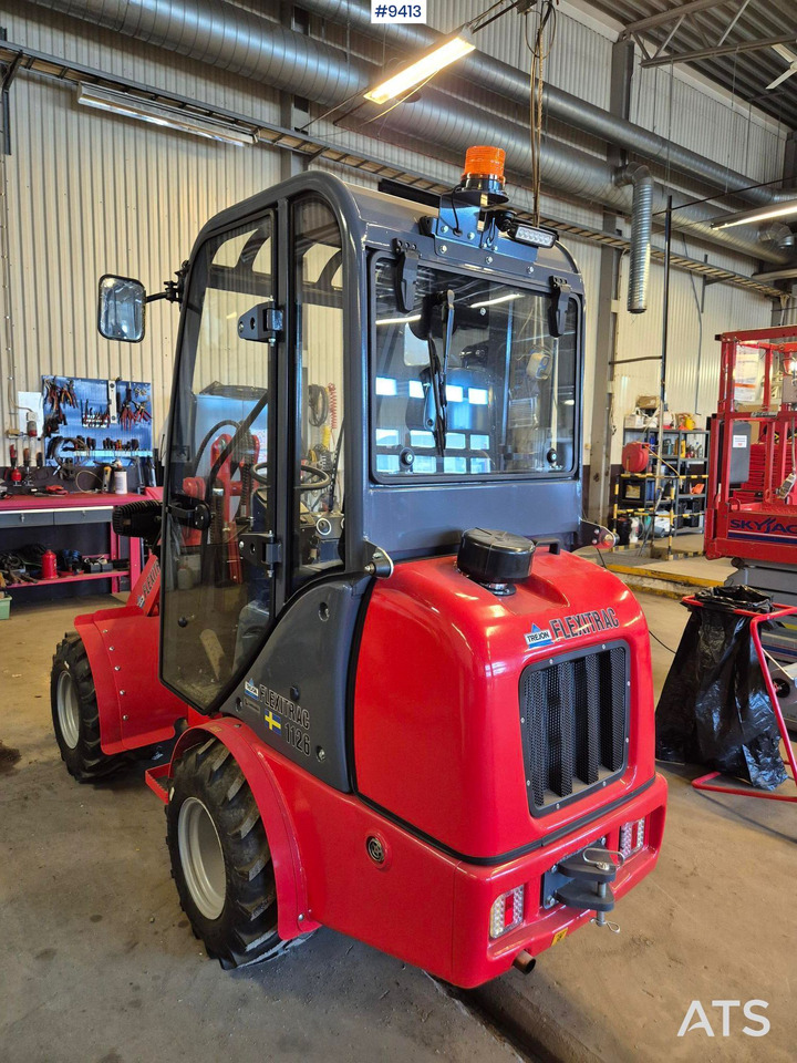 FLEXITRAC 1126 Skid steer loader with only 7 hours - Valet de ferme: photos 2 FLEXITRAC 1126 Skid steer loader with only 7 hours - Valet de ferme: photos 2