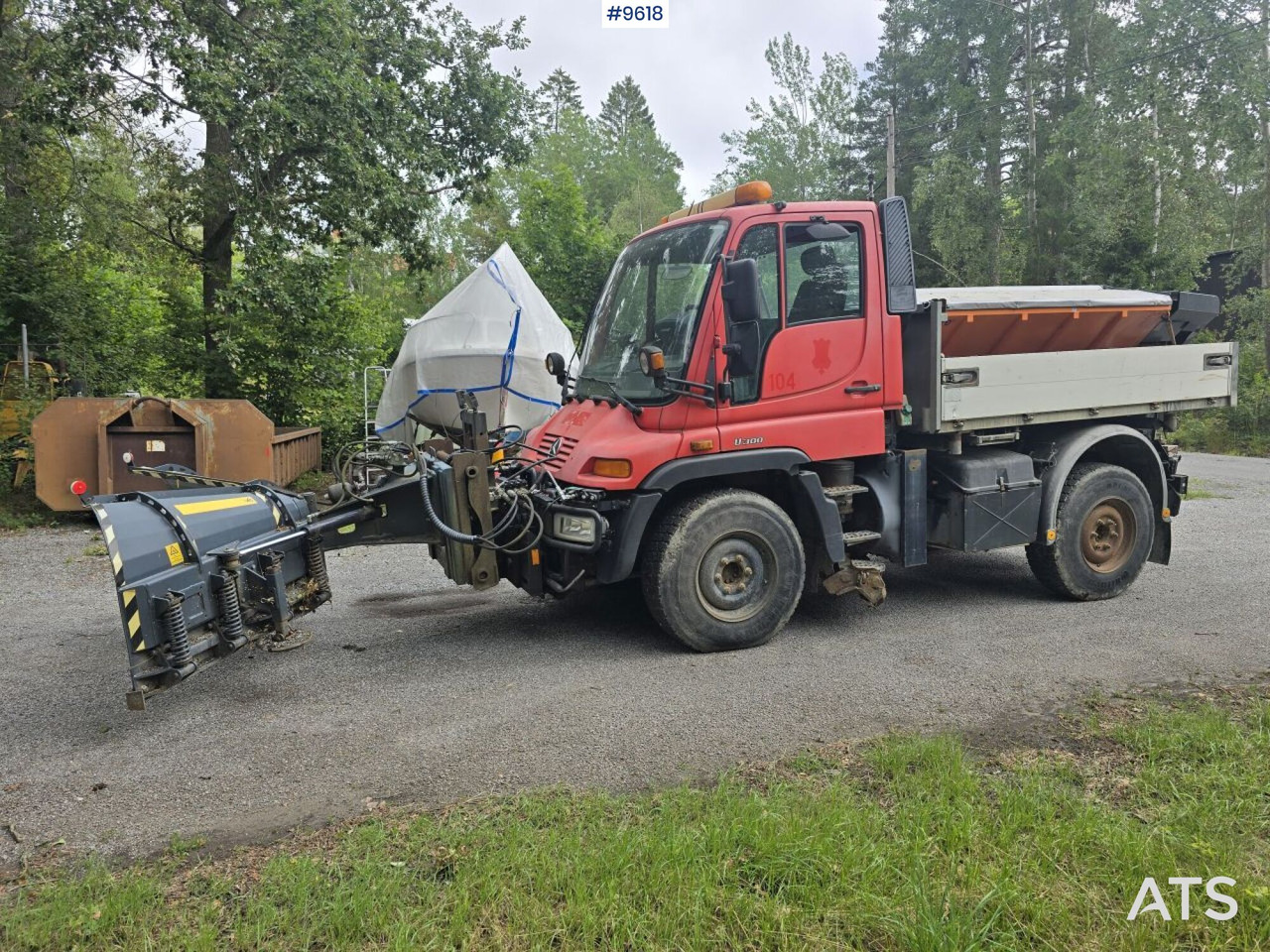 MB Unimog with equipment - Engin de déneigement: photos 1 MB Unimog with equipment - Engin de déneigement: photos 1