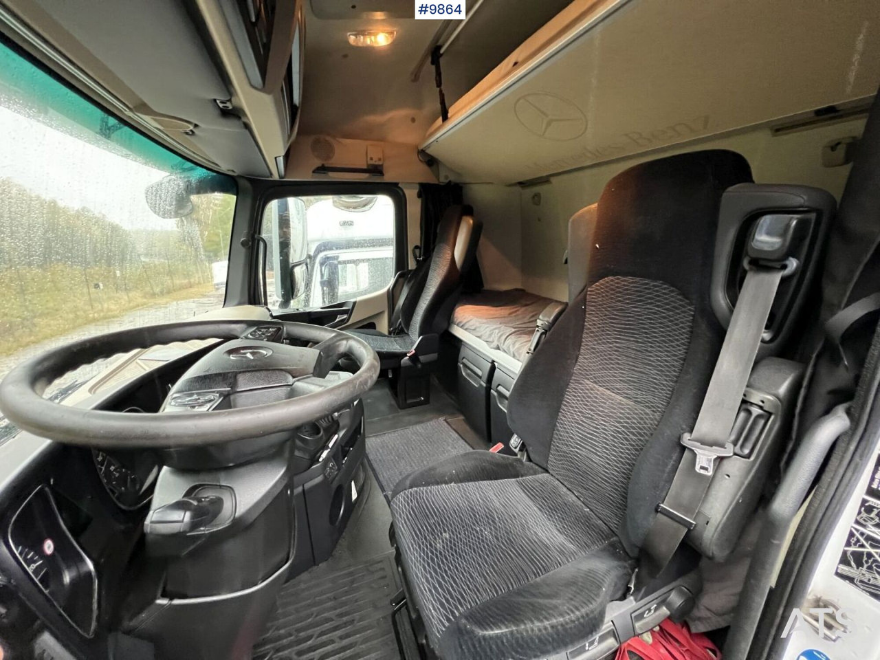 MERCEDES-BENZ ACTROS 963-0-A Box truck with tail lift - Camion fourgon: photos 5 MERCEDES-BENZ ACTROS 963-0-A Box truck with tail lift - Camion fourgon: photos 5