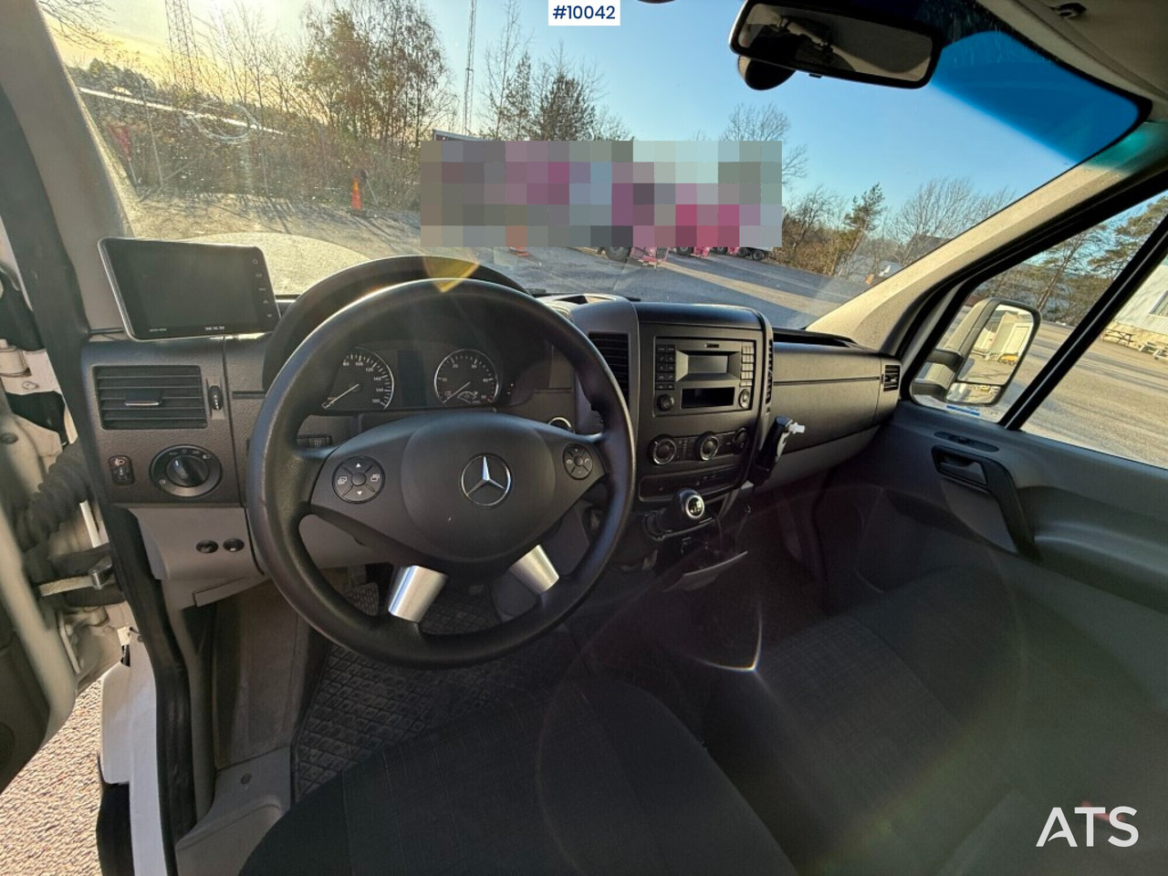 Fourgon grand volume Mercedes Benz Sprinter with tail lift: photos 14 Fourgon grand volume Mercedes Benz Sprinter with tail lift: photos 14