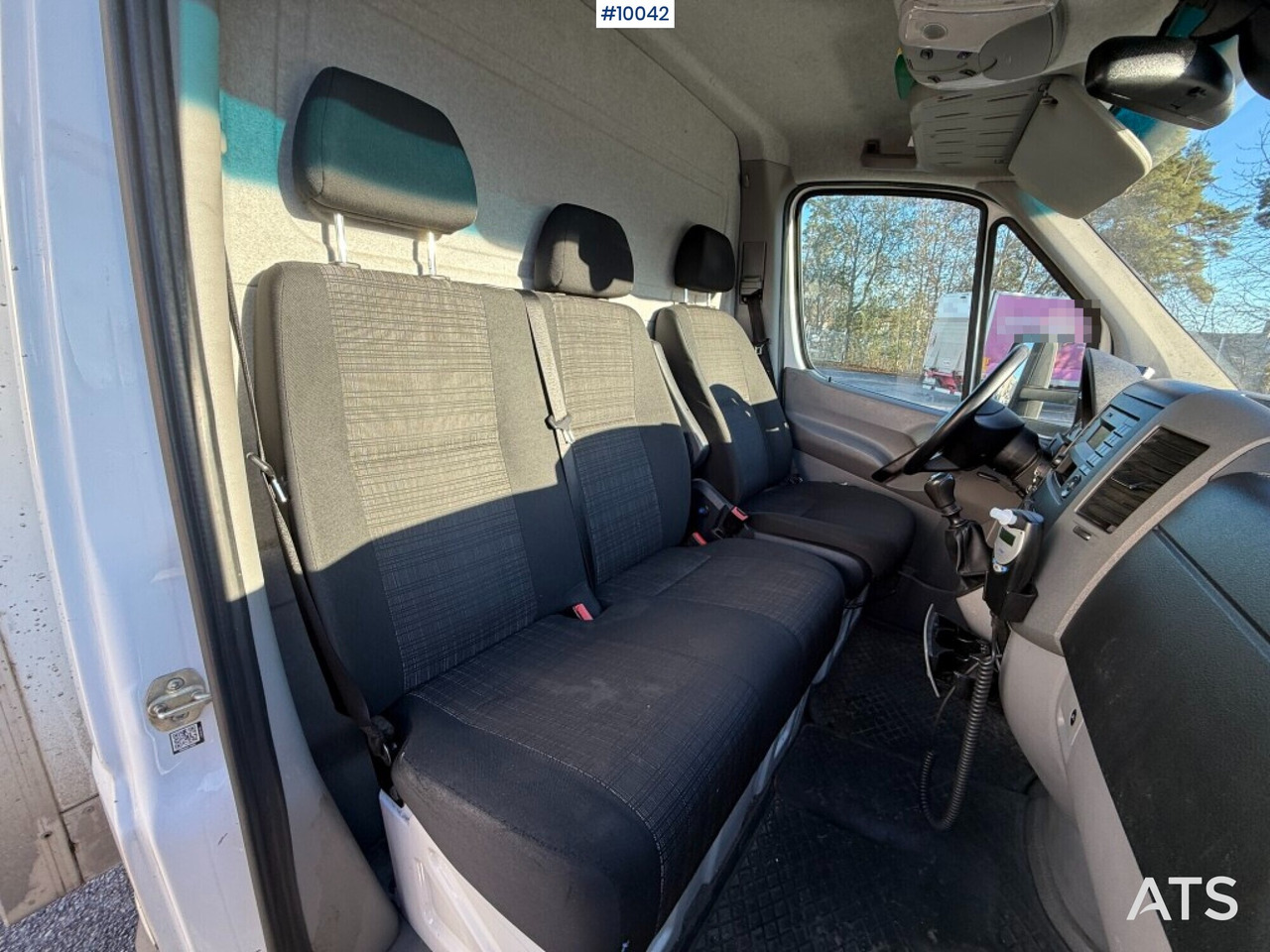 Fourgon grand volume Mercedes Benz Sprinter with tail lift: photos 11 Fourgon grand volume Mercedes Benz Sprinter with tail lift: photos 11