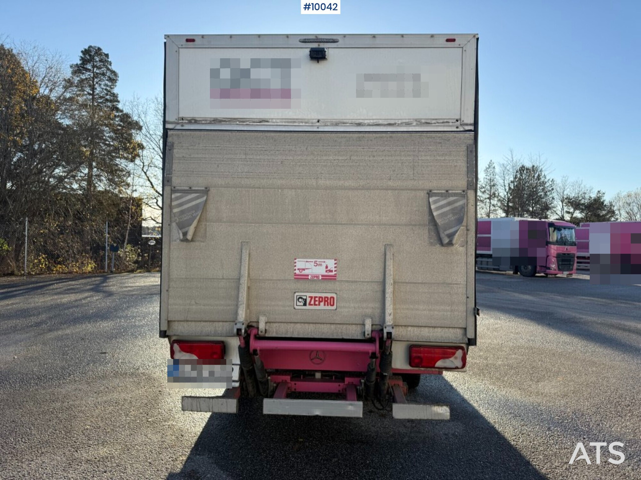 Mercedes Benz Sprinter with tail lift - Fourgon grand volume: photos 4 Mercedes Benz Sprinter with tail lift - Fourgon grand volume: photos 4