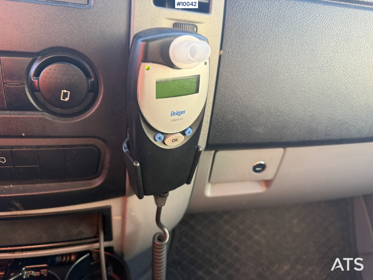 Fourgon grand volume Mercedes Benz Sprinter with tail lift: photos 18 Fourgon grand volume Mercedes Benz Sprinter with tail lift: photos 18