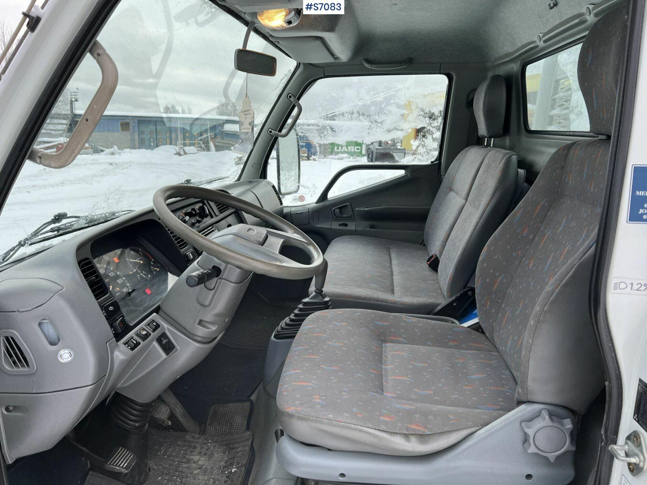 Camion plateau Mitsubishi Canter FB634 Intercooler, tiltable cabin: photos 11