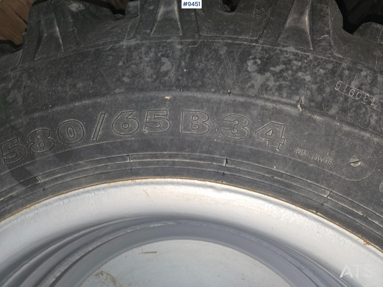 NOKIAN TIRE AND RIM FOR HUDDIG - Matériel de chantier: photos 5 NOKIAN TIRE AND RIM FOR HUDDIG - Matériel de chantier: photos 5