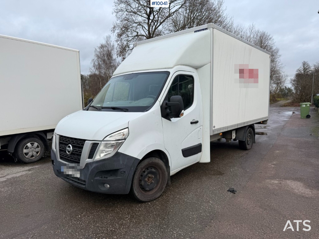 Nissan NV 400 with tail lift - Fourgon grand volume: photos 1 Nissan NV 400 with tail lift - Fourgon grand volume: photos 1