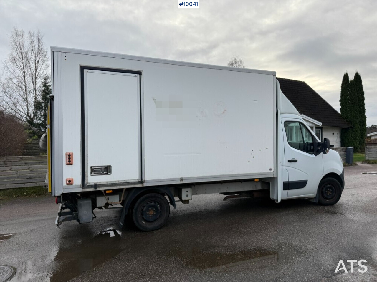 Nissan NV 400 with tail lift - Fourgon grand volume: photos 2 Nissan NV 400 with tail lift - Fourgon grand volume: photos 2