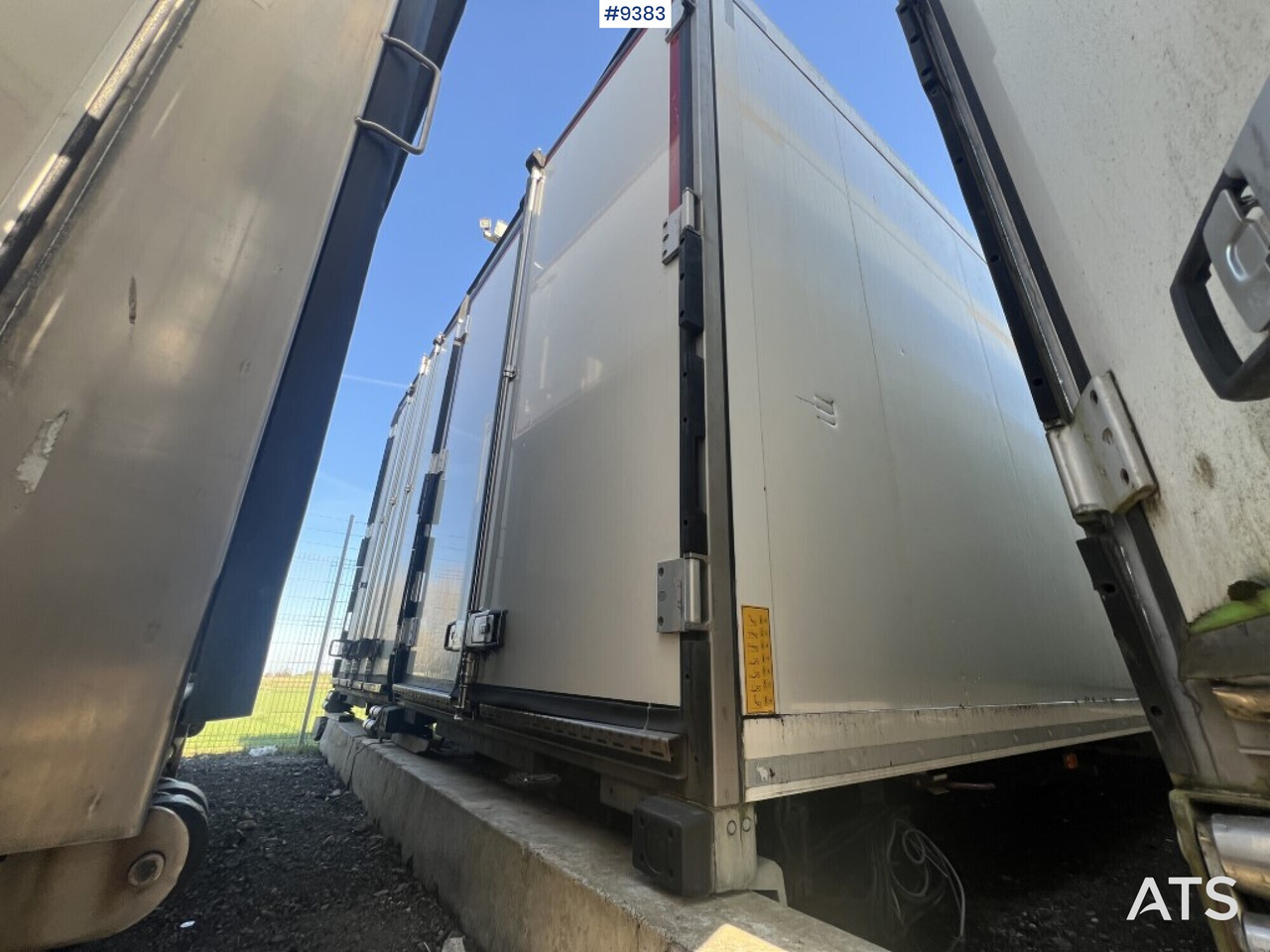 Refrigerated trailer cabinet Schmitz Cargobull - Carrosserie frigorifique: photos 1 Refrigerated trailer cabinet Schmitz Cargobull - Carrosserie frigorifique: photos 1