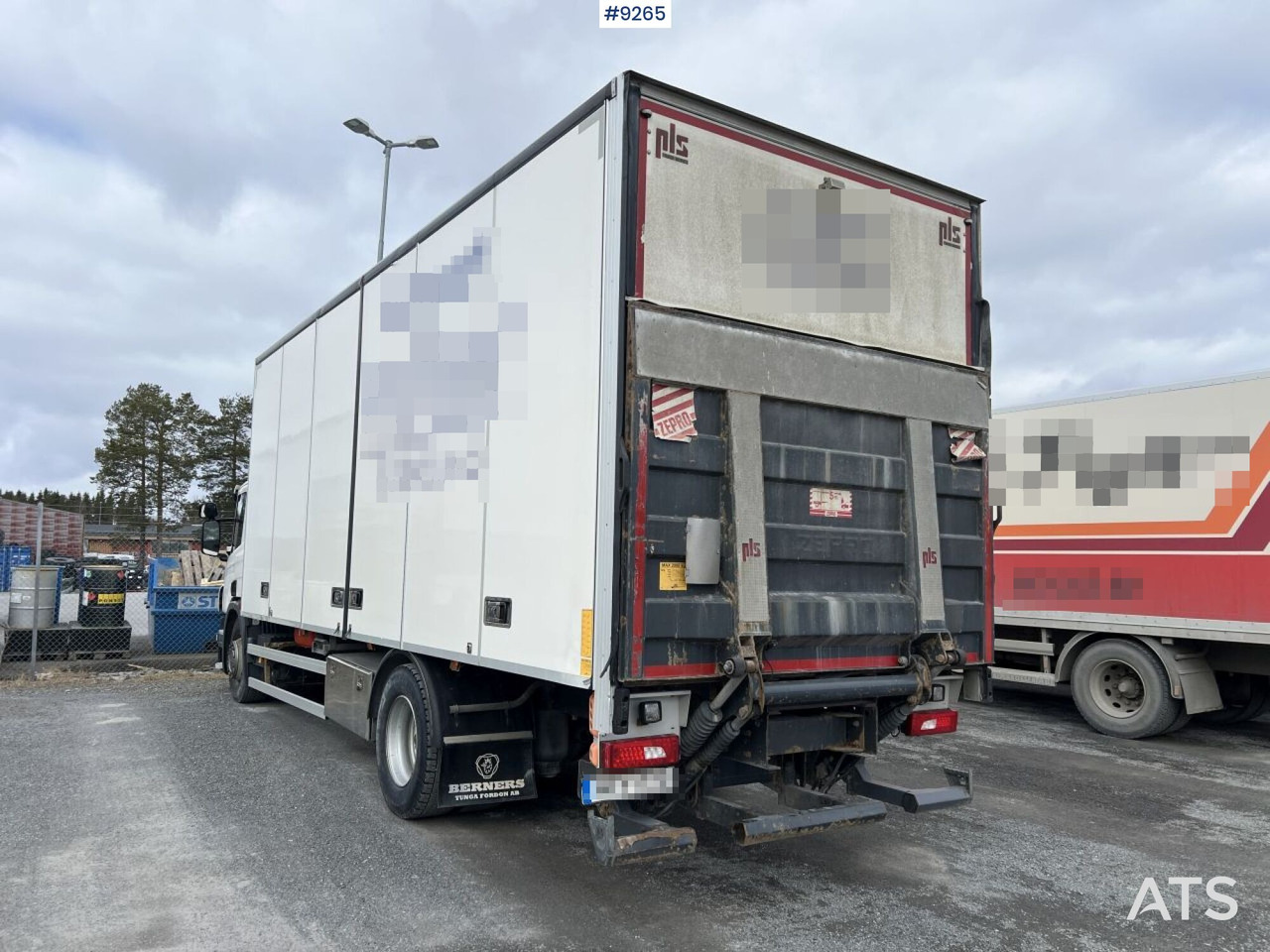 Scania P250 Box truck with tailgate lift - Camion fourgon: photos 3 Scania P250 Box truck with tailgate lift - Camion fourgon: photos 3