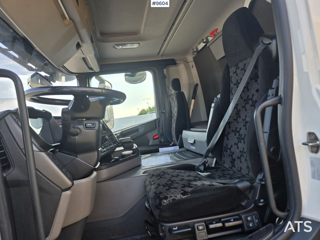 Scania P250 Liftable and lowerable body - Camion fourgon: photos 5 Scania P250 Liftable and lowerable body - Camion fourgon: photos 5