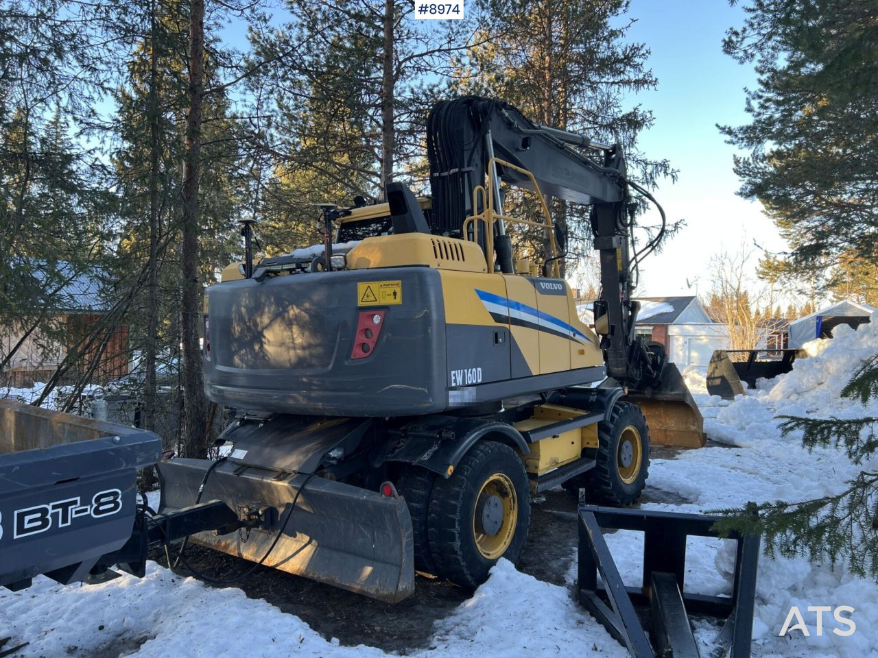 Volvo EW 160 D with Digging System, Tipper and Attachments - Pelle sur pneus: photos 4 Volvo EW 160 D with Digging System, Tipper and Attachments - Pelle sur pneus: photos 4