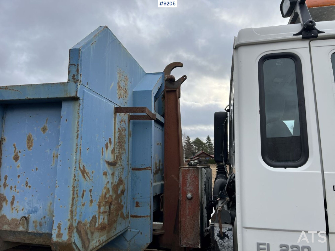 Camion ampliroll Volvo FL 6 4X2 Truncated hooklift with flatbed: photos 16
