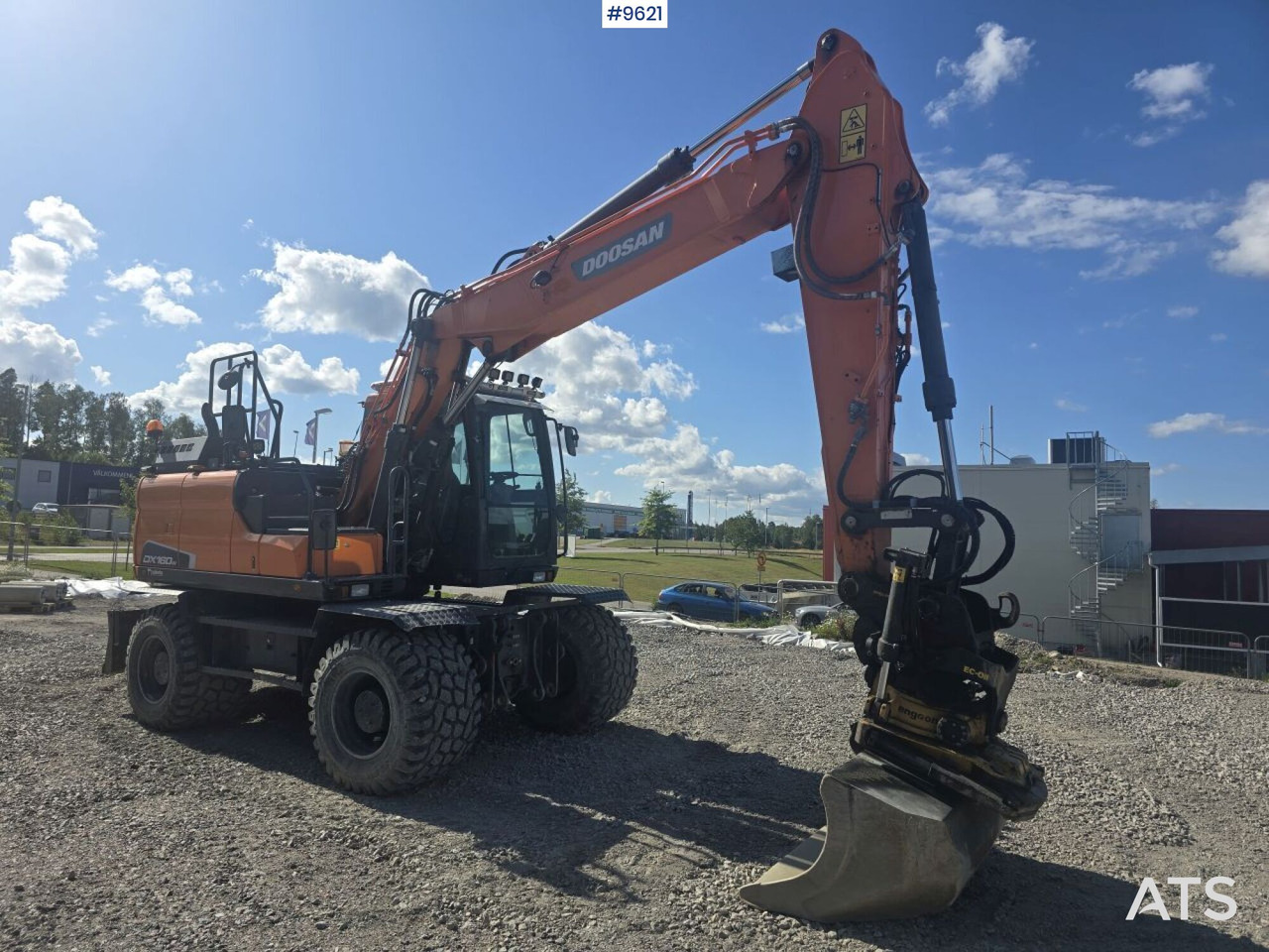 Wheeled Excavator Doosan DX160W with attachment and trailer - Pelle sur pneus: photos 2 Wheeled Excavator Doosan DX160W with attachment and trailer - Pelle sur pneus: photos 2