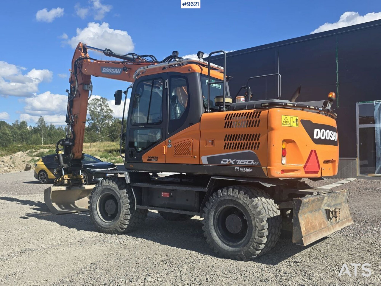 Wheeled Excavator Doosan DX160W with attachment and trailer - Pelle sur pneus: photos 3 Wheeled Excavator Doosan DX160W with attachment and trailer - Pelle sur pneus: photos 3