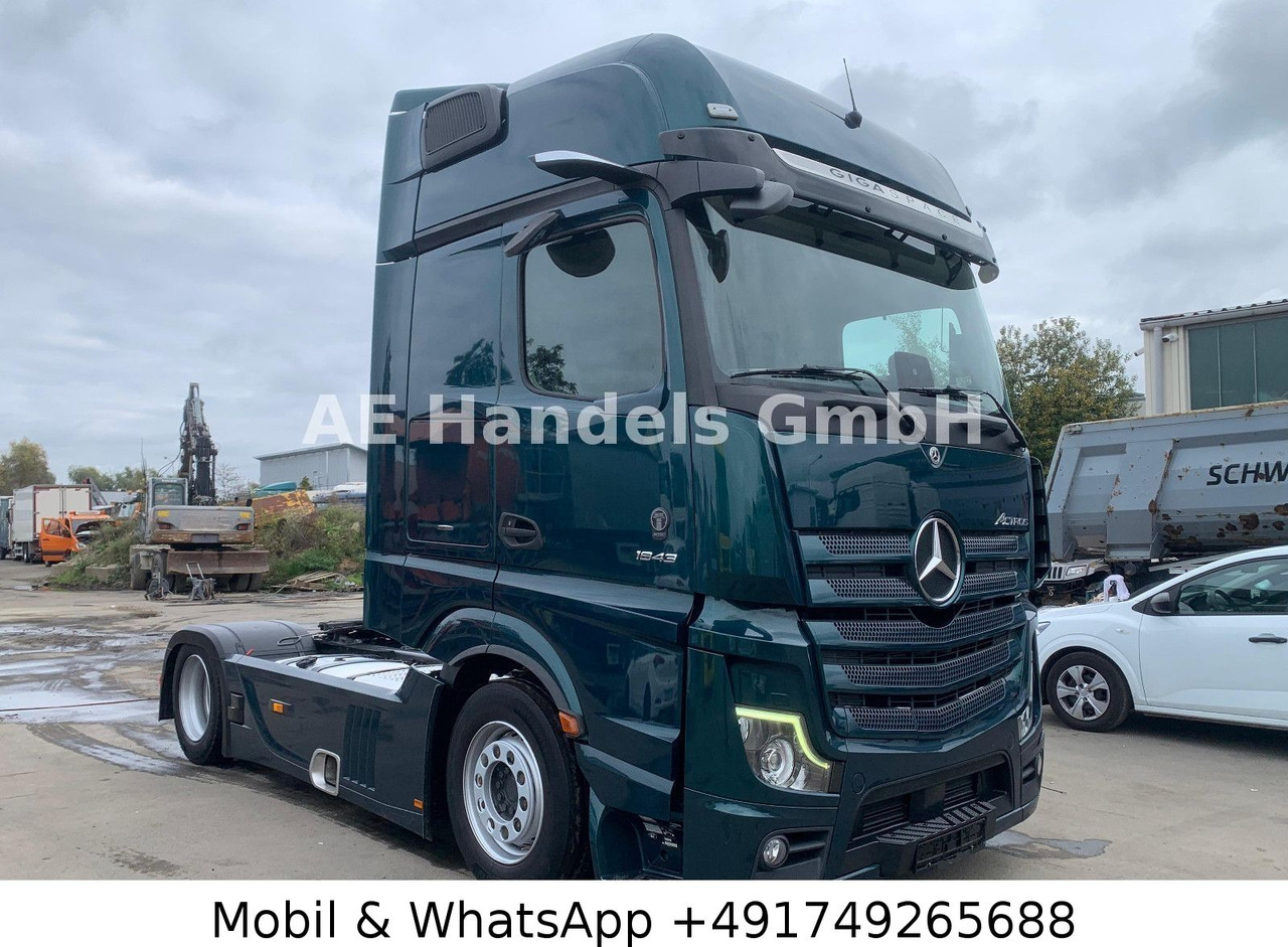 Mercedes-Benz Actros V 1843 L LL LowDeck *Retarder/ACC/2xTank - Tracteur routier: photos 1 Mercedes-Benz Actros V 1843 L LL LowDeck *Retarder/ACC/2xTank - Tracteur routier: photos 1