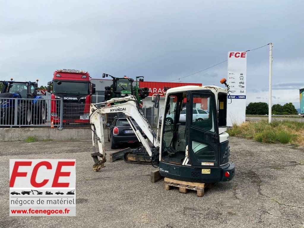 Hyundai ROBEX 25Z-9AK Certificat CE endommagée - Mini pelle: photos 1 Hyundai ROBEX 25Z-9AK Certificat CE endommagée - Mini pelle: photos 1