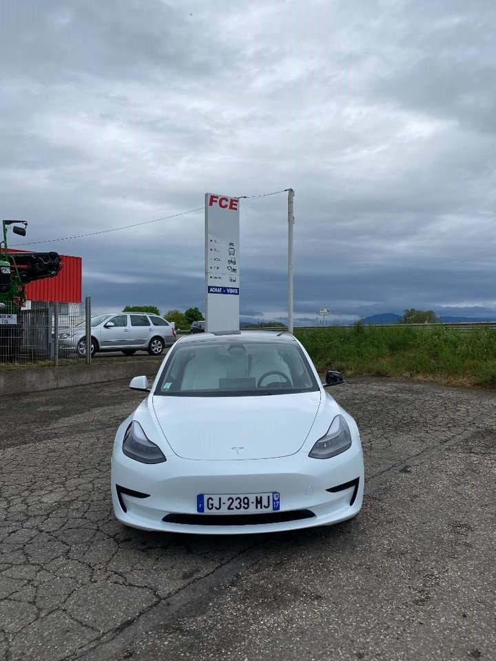Tesla MODEL 3 5YJ3 - Rwd-Carte Grise Française endommagé - Voiture: photos 2 Tesla MODEL 3 5YJ3 - Rwd-Carte Grise Française endommagé - Voiture: photos 2
