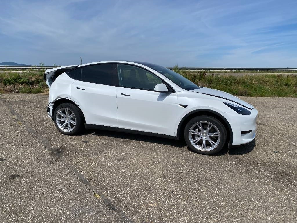 Tesla Model Y RWD / Origine Française endommagée - Voiture: photos 3 Tesla Model Y RWD / Origine Française endommagée - Voiture: photos 3