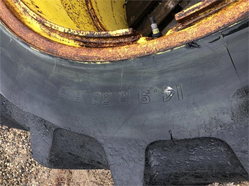 Michelin 14.9 R38  - Pneu pour Machine agricole: photos 2 Michelin 14.9 R38  - Pneu pour Machine agricole: photos 2