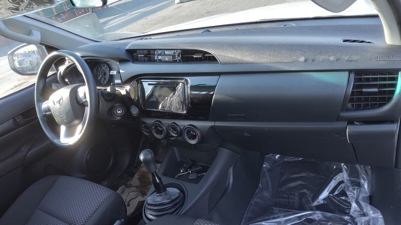 Pick-up Toyota Hilux / Revo Pick-up single Cab pack security 2.4L Turbo Diesel Manual: photos 10