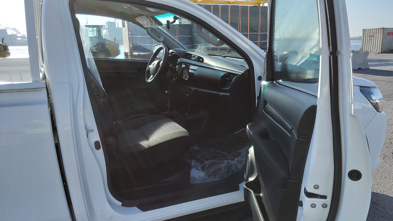 Pick-up Toyota Hilux / Revo Pick-up single Cab pack security 2.4L Turbo Diesel Manual: photos 9