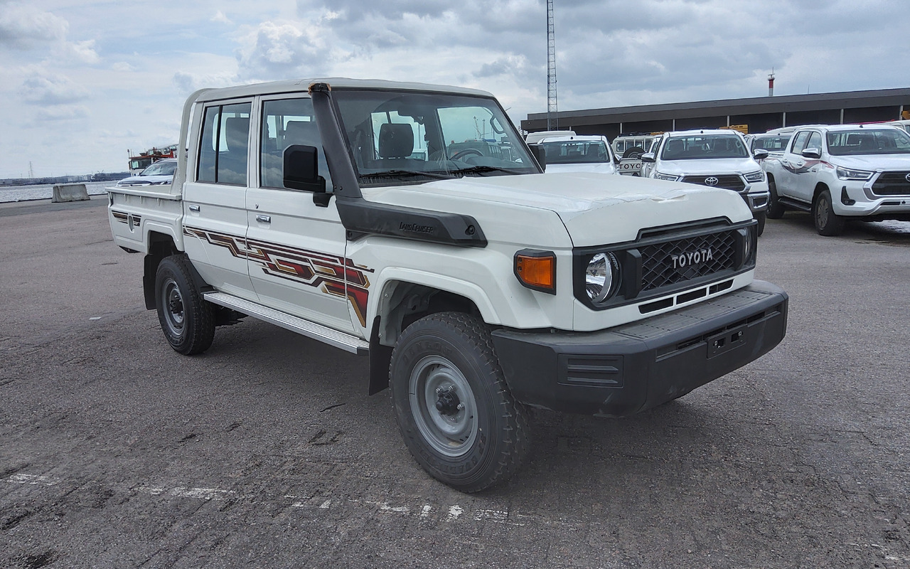 Toyota Toyota Land cruiser 79 grj double cabin 4.0L Petrol Manual 5 SEATS/PLACES - Pick-up: photos 3 Toyota Toyota Land cruiser 79 grj double cabin 4.0L Petrol Manual 5 SEATS/PLACES - Pick-up: photos 3