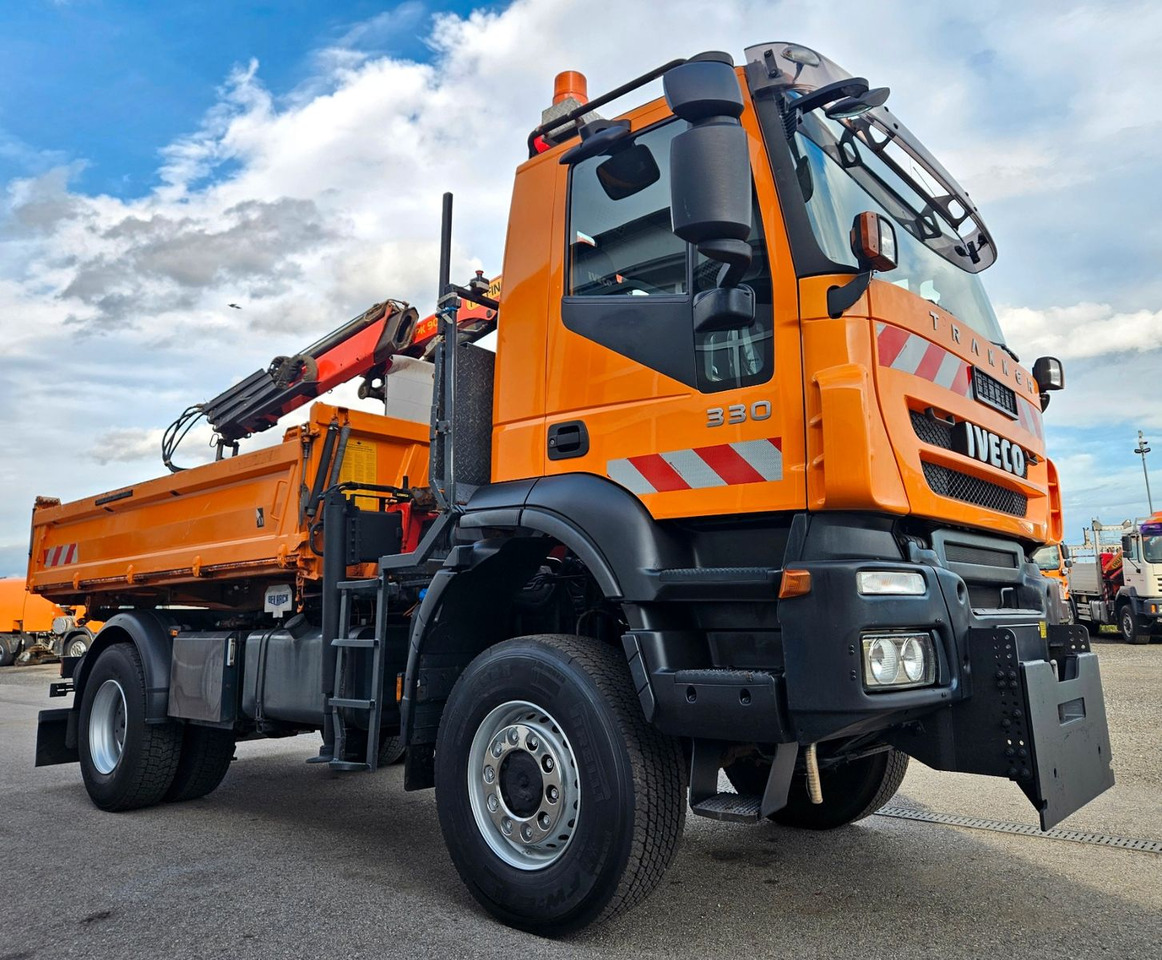 Iveco Trakker 190T33 4x4 Euro5 Kran Palfinger Funk - Camion benne, Camion grue: photos 1 Iveco Trakker 190T33 4x4 Euro5 Kran Palfinger Funk - Camion benne, Camion grue: photos 1