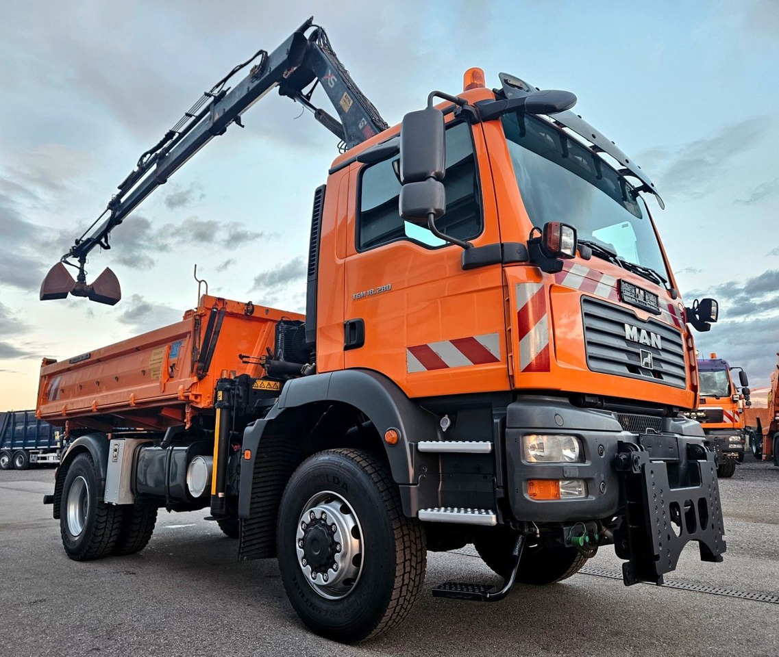 MAN TGM 18.280 4x4 HIAB 111-3 Funk Kran Winterdienst - Camion benne, Camion grue: photos 3 MAN TGM 18.280 4x4 HIAB 111-3 Funk Kran Winterdienst - Camion benne, Camion grue: photos 3