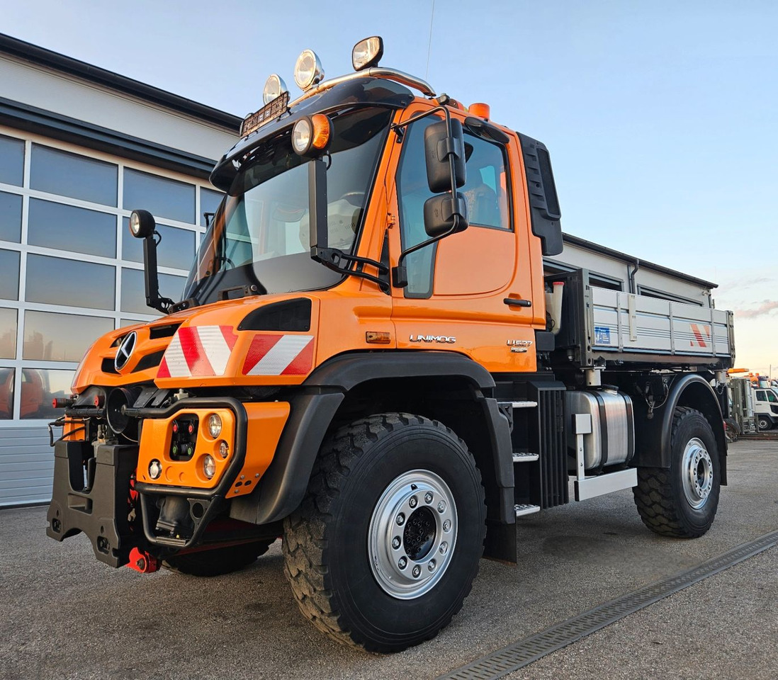 Unimog U527 UGE Euro6 VarioPilot Hydrostat - Camion benne: photos 1 Unimog U527 UGE Euro6 VarioPilot Hydrostat - Camion benne: photos 1
